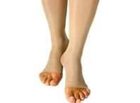 Hitra vrnitev na delo po laserskemu posegu na krčnih žilah Nošenje kompresijskih nogavic po laserskemu posegu na krčnih žilah je 2 tedna